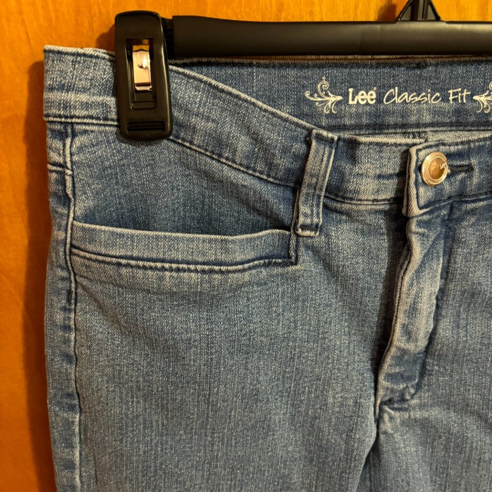 Lee‎ Classic Fit Capris, Blue, size 6P - Picture 3 of 14
